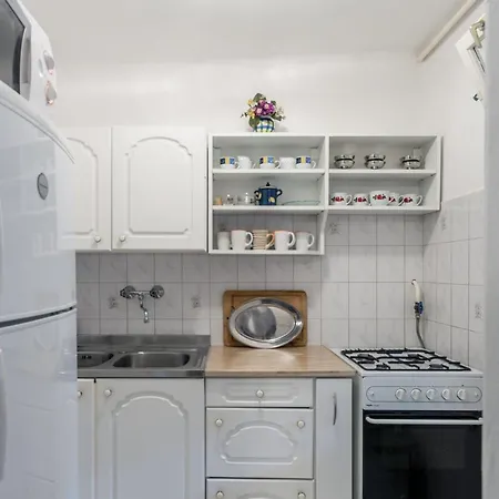House / Annamaria 80m From *